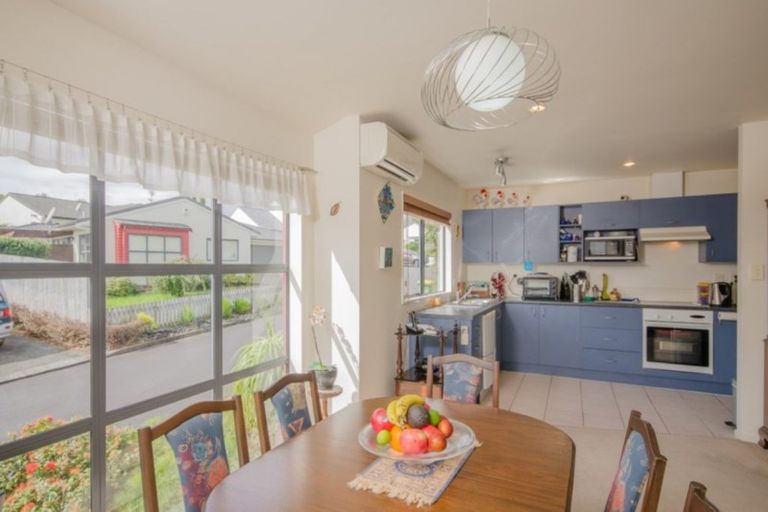 Photo of property in 72c Seabrook Avenue, New Lynn, Auckland, 0600