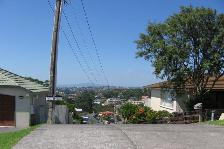 Photo of property in 1/823 East Coast Road, Northcross, Auckland, 0630