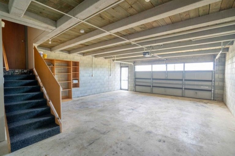 Photo of property in 12 Osborne Street, Riverton/aparima, Riverton, 9822