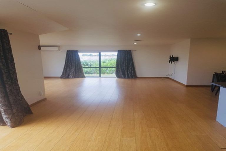 Photo of property in 79a Stanley Road, Glenfield, Auckland, 0629