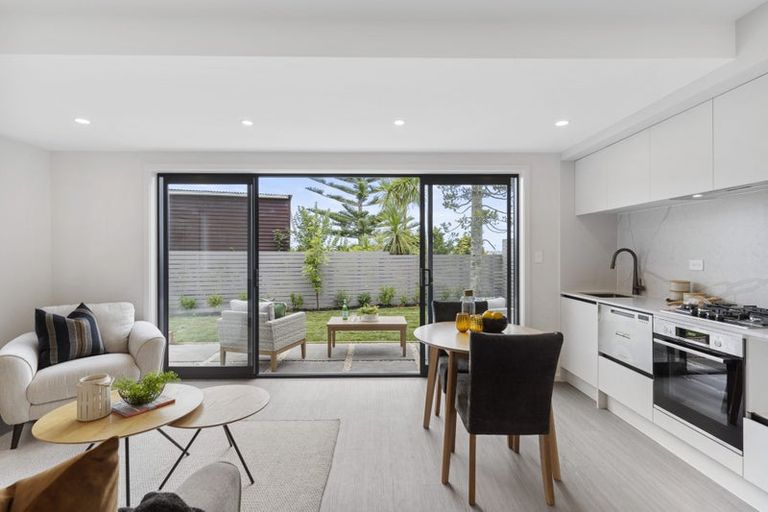 Photo of property in 108b Coronation Road, Hillcrest, Auckland, 0627