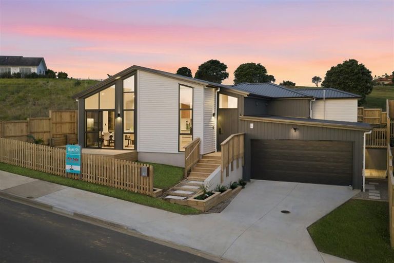 Photo of property in 10 Whale Bay Rise, Gulf Harbour, 0930