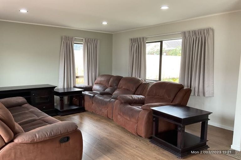 Photo of property in 2/67 Aviemore Drive, Highland Park, Auckland, 2010