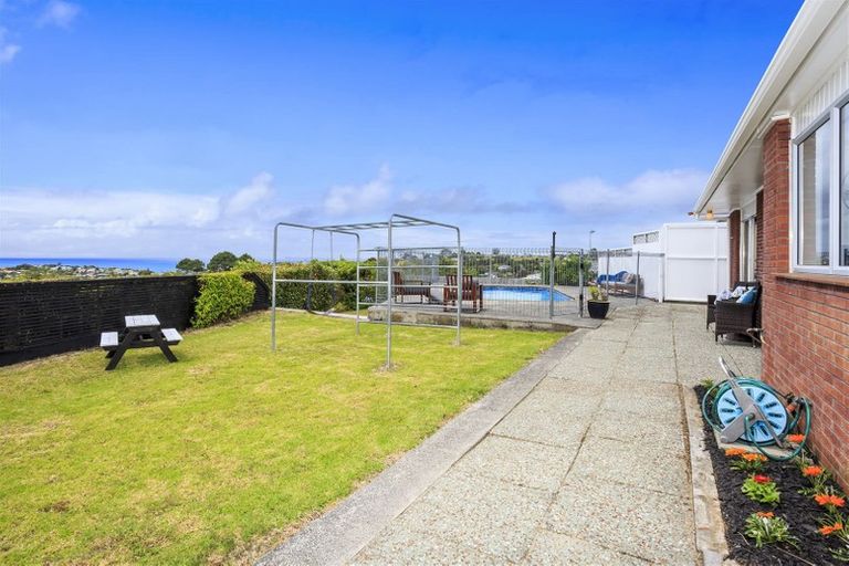 Photo of property in 1/134 Arran Road, Browns Bay, Auckland, 0630