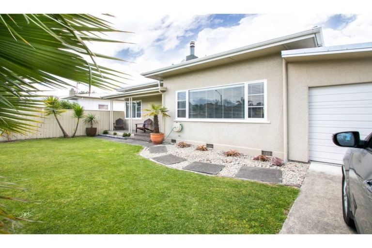Photo of property in 8 Anzac Avenue, Onekawa, Napier, 4110