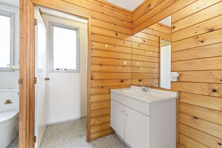 Photo of property in 1/30 Barbados Drive, Unsworth Heights, Auckland, 0632