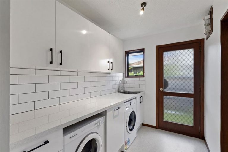 Photo of property in 6 Heaphy Place, Casebrook, Christchurch, 8051