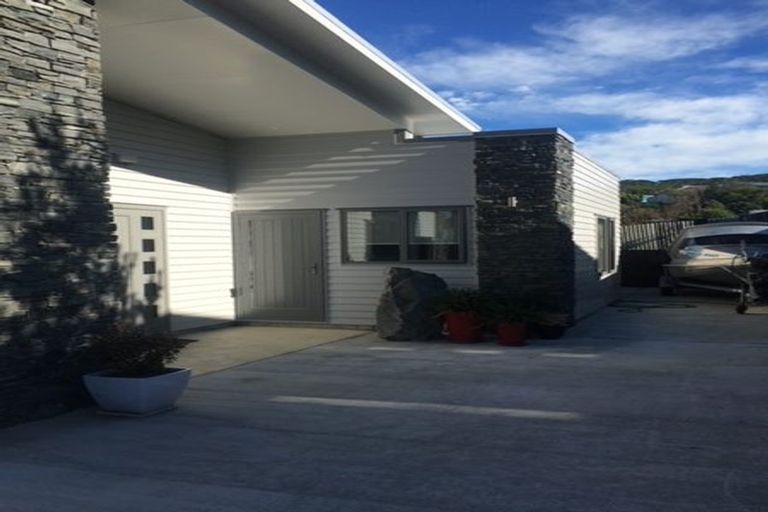 Photo of property in 3a Te Arawi Street, Takapuwahia, Porirua, 5022