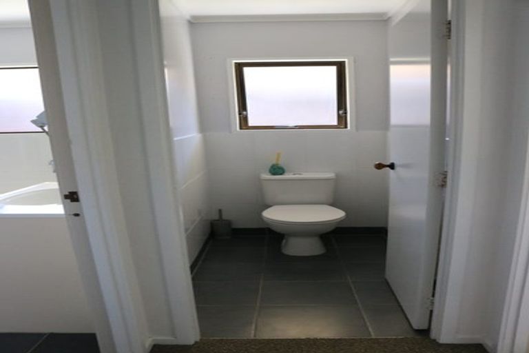 Photo of property in 112 Hutchinsons Road, Bucklands Beach, Auckland, 2014