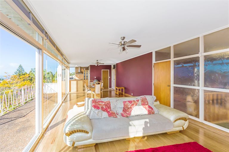 Photo of property in 181 Glenfield Road, Hillcrest, Auckland, 0627
