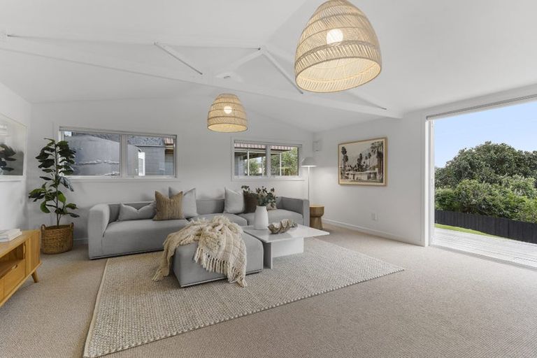 Photo of property in 3 Francis Avenue, Stanmore Bay, Whangaparaoa, 0932