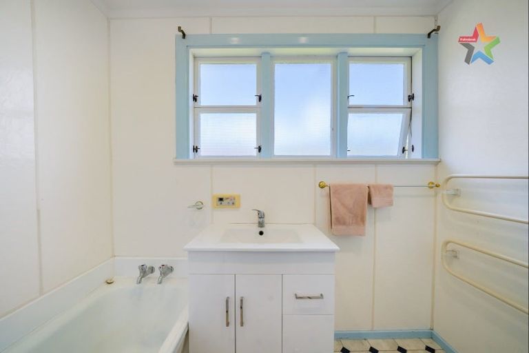 Photo of property in 43 Fleet Street, Naenae, Lower Hutt, 5011