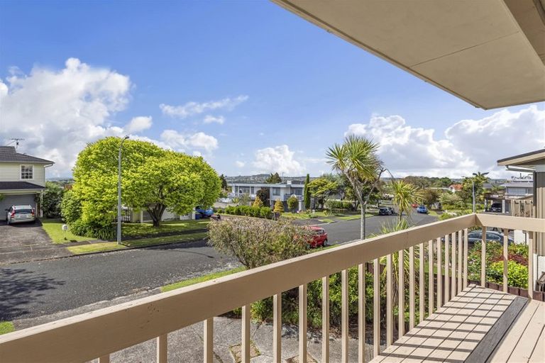 Photo of property in 20 Chatswood Grove, Chatswood, Auckland, 0626