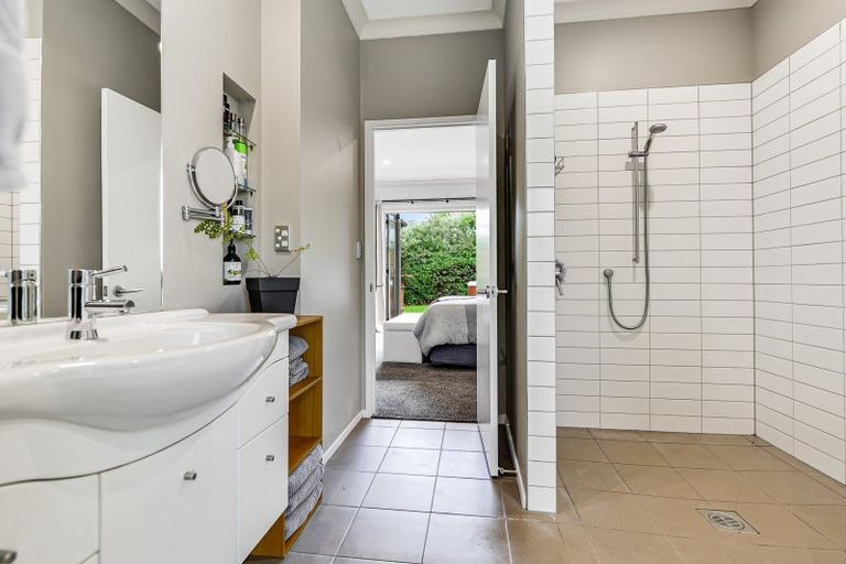 Photo of property in 43 The Esplanade, Huntington, Hamilton, 3210