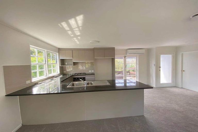 Photo of property in 51 Awaruku Road, Torbay, Auckland, 0630