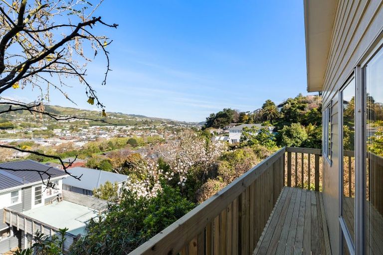 Photo of property in 1 Fyvie Avenue, Tawa, Wellington, 5028