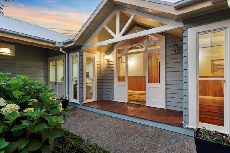 Photo of property in 3 Daphne Harden Lane, Paremoremo, Auckland, 0632