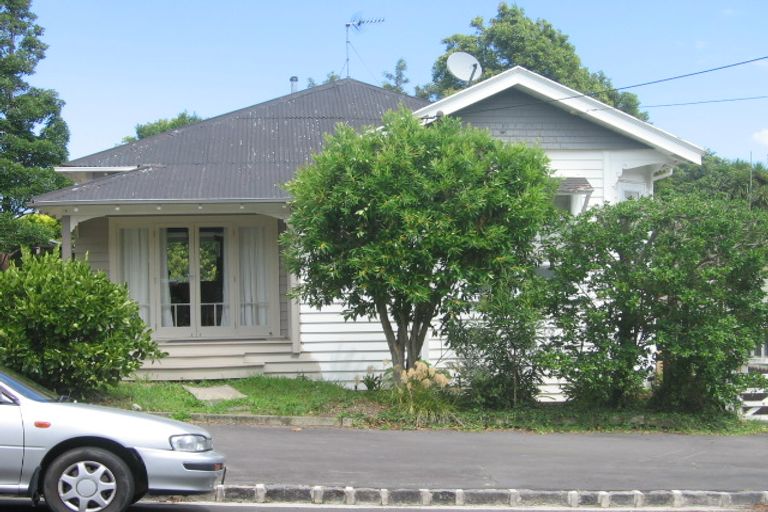 Photo of property in 17 Hastings Parade, Devonport, Auckland, 0624