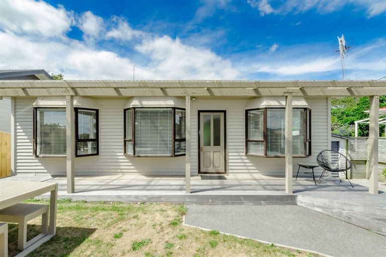 Photo of property in 22 Gavin Road, Raumati Beach, Paraparaumu, 5032