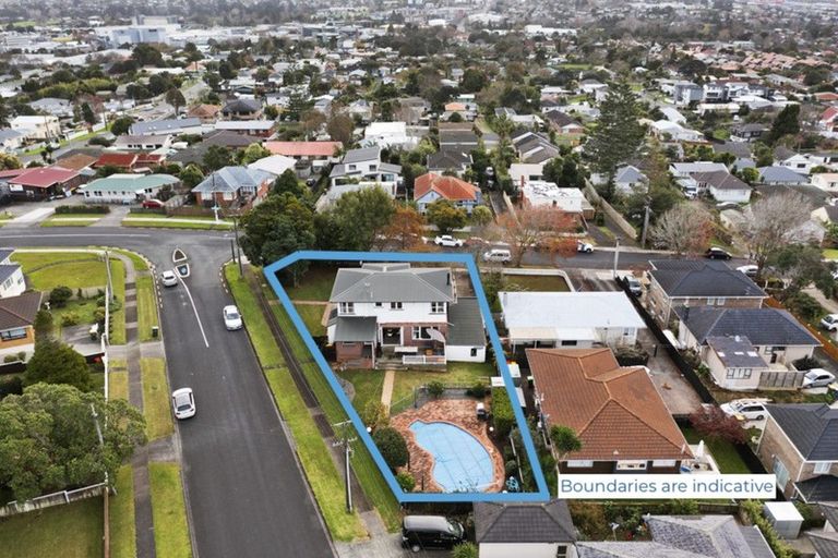 Photo of property in 5 Humphrey Kemp Avenue, Henderson, Auckland, 0612