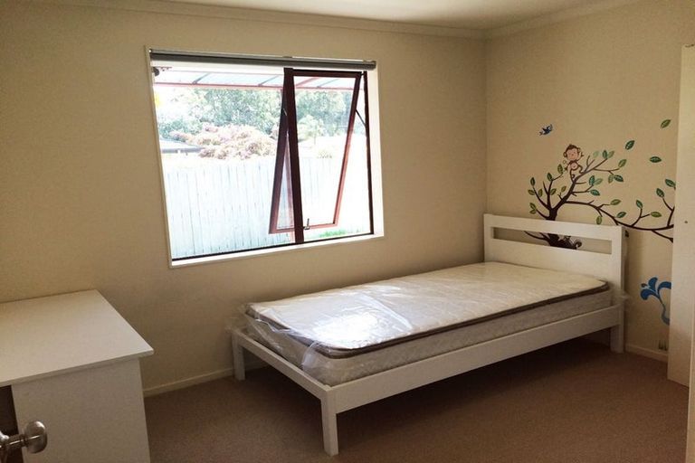 Photo of property in 10a Louvain Place, Greenhithe, Auckland, 0632