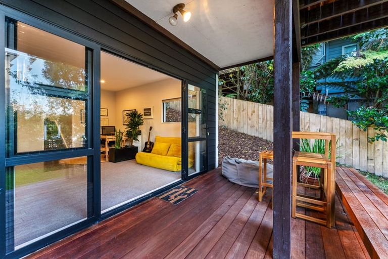 Photo of property in 2/21 Aorangi Place, Birkenhead, Auckland, 0626