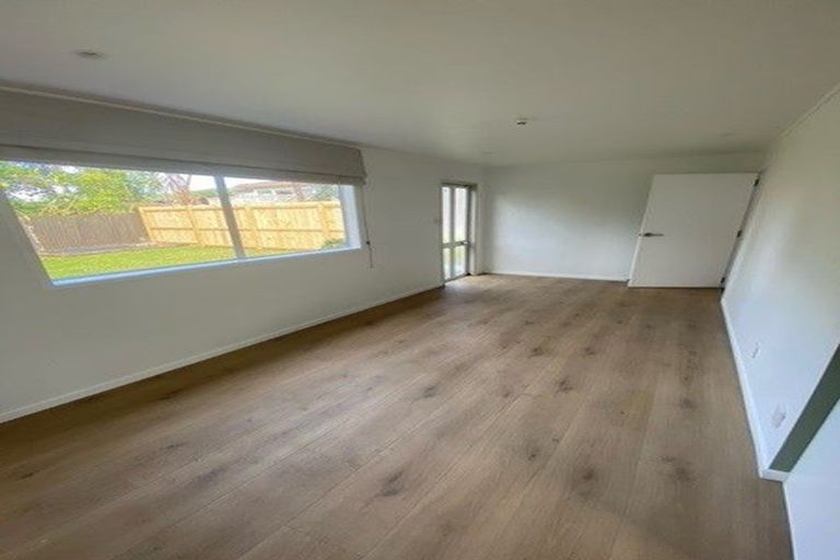 Photo of property in 25 Taipari Road, Te Atatu Peninsula, Auckland, 0610