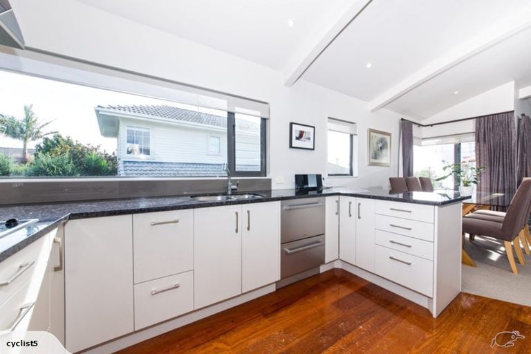 Photo of property in 33a Seacliffe Avenue, Belmont, Auckland, 0622