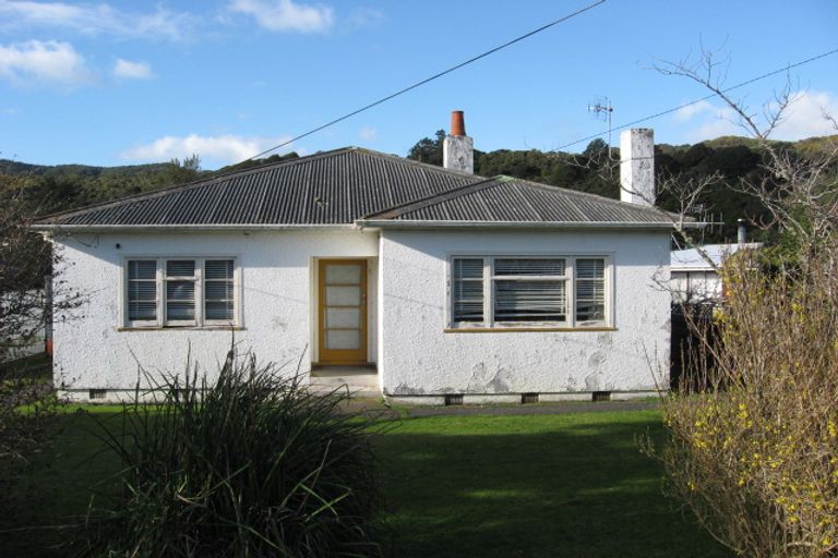 Photo of property in 81 Main Road, Wainuiomata, Lower Hutt, 5014