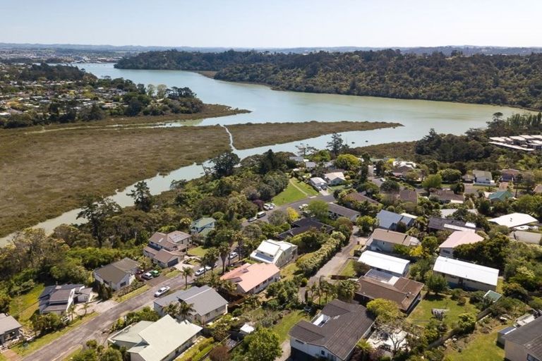 Photo of property in 78 Pemberton Avenue, Bayview, Auckland, 0629