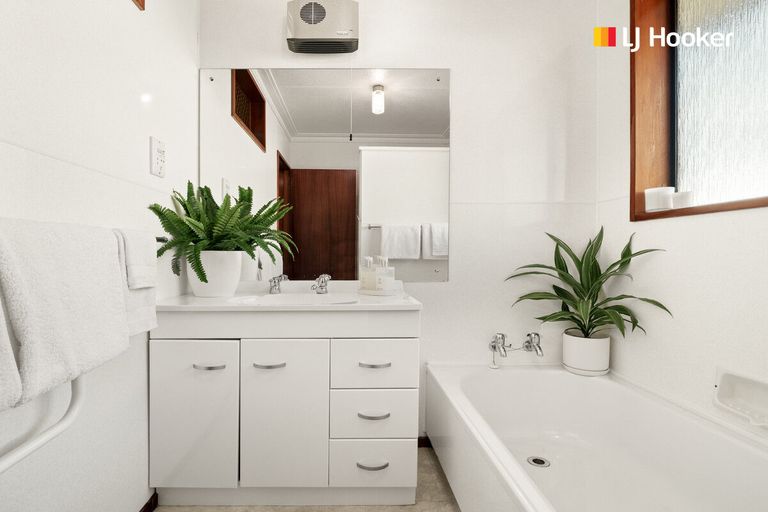 Photo of property in 5-5a Mornington Road, Balaclava, Dunedin, 9011