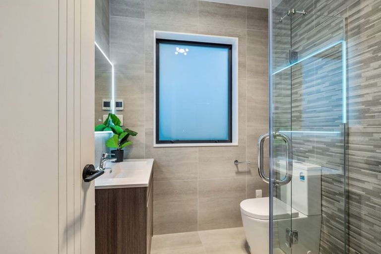 Photo of property in 56 Kewa Road, Albany Heights, Auckland, 0632