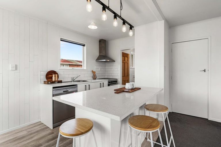 Photo of property in 55 Larnoch Road, Henderson, Auckland, 0610