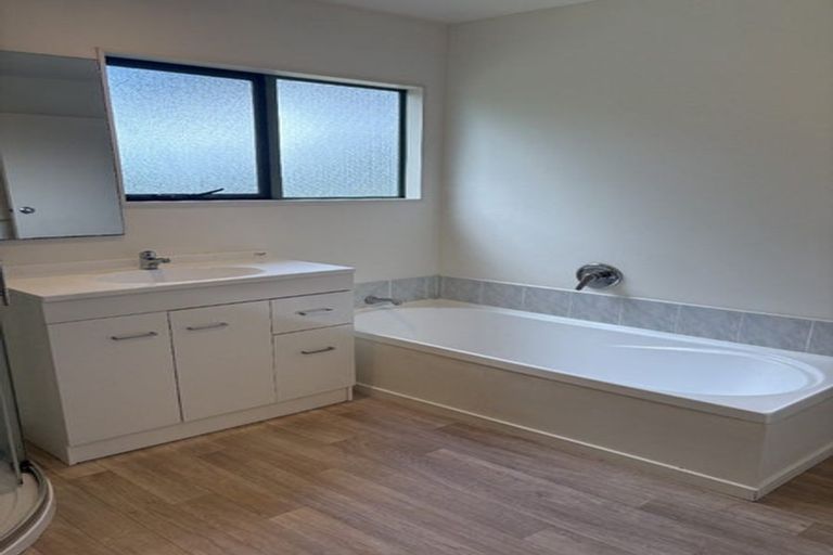 Photo of property in 2/25 Sapphire Place, Bayview, Auckland, 0629