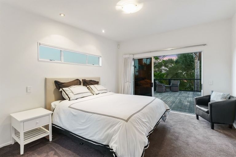 Photo of property in 10 Baulcomb Parade, Windsor Park, Auckland, 0632