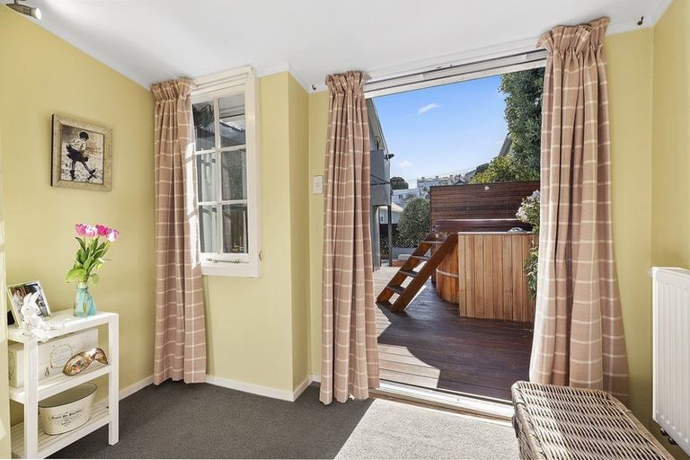 Photo of property in 94 Elizabeth Street, Mount Victoria, Wellington, 6011