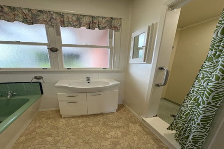 Photo of property in 70 Pine Avenue, Ebdentown, Upper Hutt, 5018