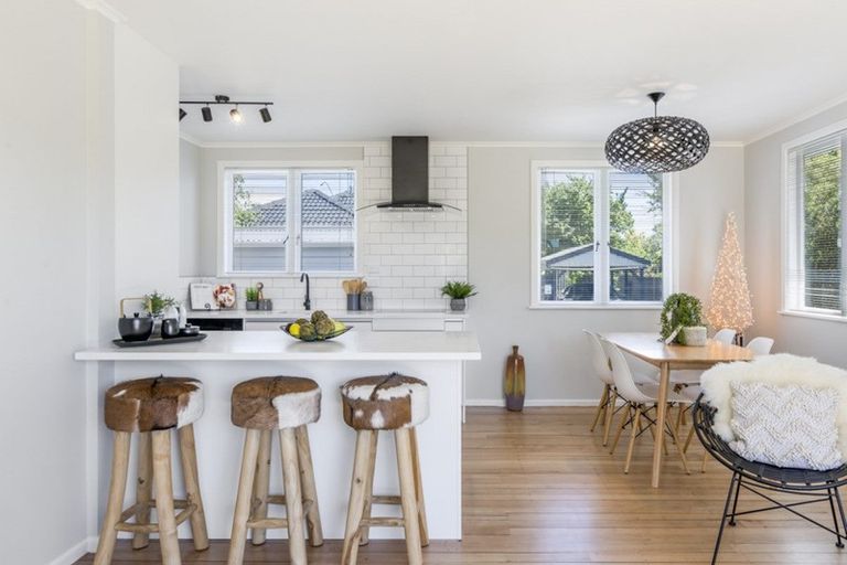 Photo of property in 48 Longburn Road, Henderson, Auckland, 0610