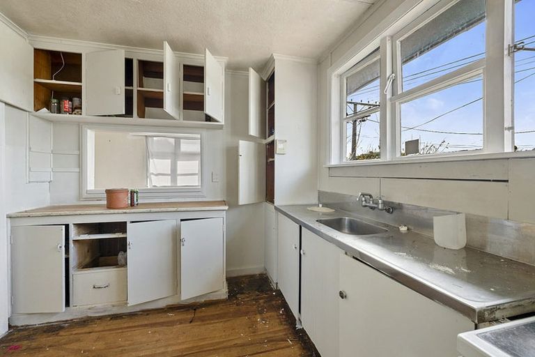 Photo of property in 77 Mould Street, Waitara, 4320