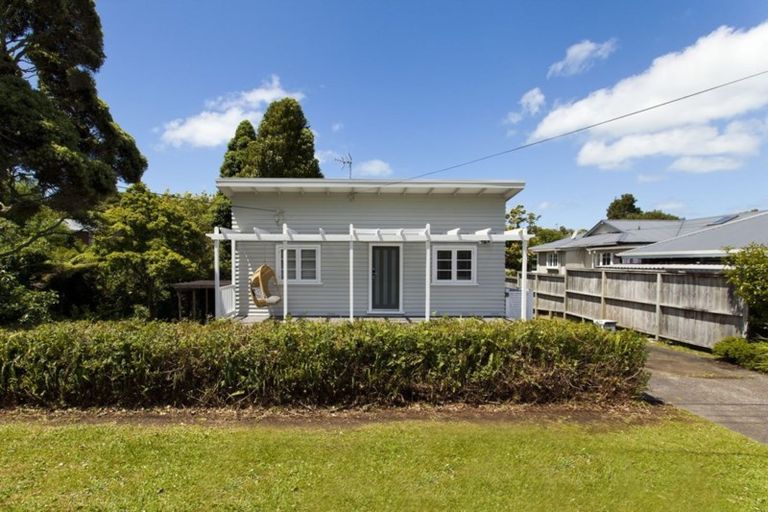 Photo of property in 39 Lyons Avenue, Murrays Bay, Auckland, 0630