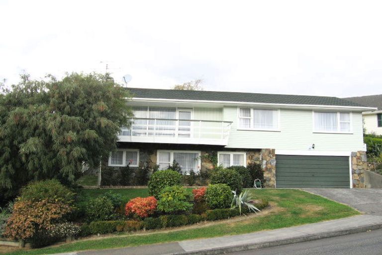 Photo of property in 17 Sunbrae Drive, Silverstream, Upper Hutt, 5019