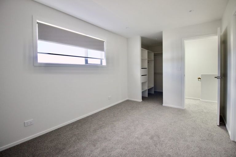 Photo of property in 3/94 Target Road, Totara Vale, Auckland, 0629