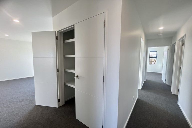 Photo of property in 8 Mehrtens Crescent, Woodend, 7691