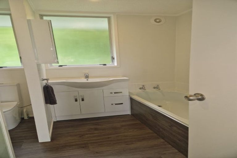 Photo of property in 9 Kerr Grove, Johnsonville, Wellington, 6037