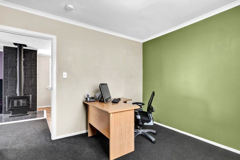 Photo of property in 80 Railway Street, Eltham, 4322