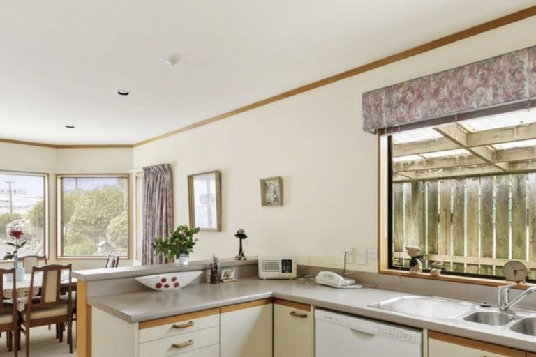 Photo of property in 8 Scorian Close, Karori, Wellington, 6012