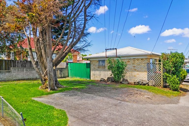 Photo of property in 1/4046 Great North Road, Glen Eden, Auckland, 0602