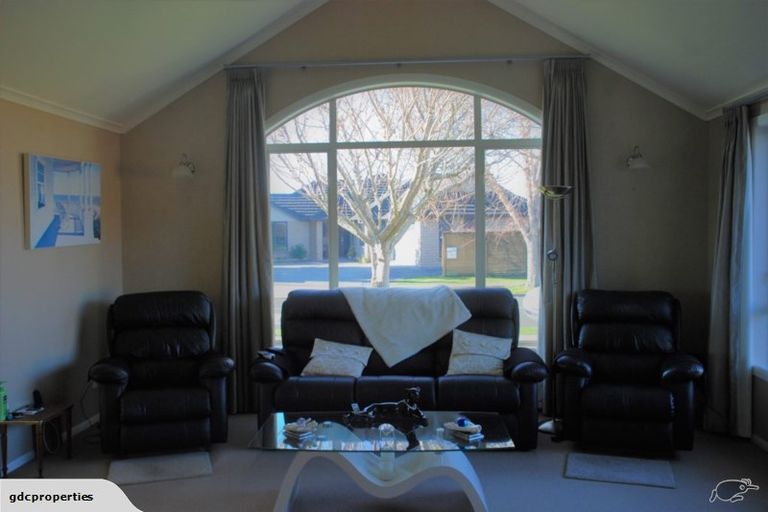 Photo of property in 48 Farringdon Avenue, Rototuna North, Hamilton, 3210