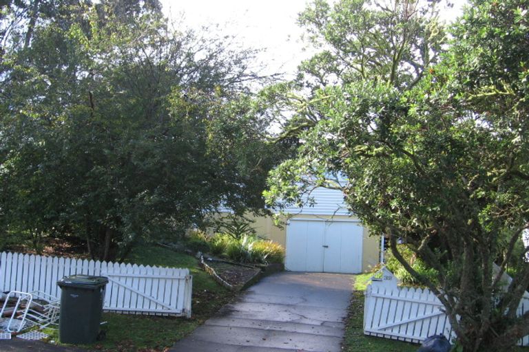 Photo of property in 32 Rimutaka Place, Titirangi, Auckland, 0604