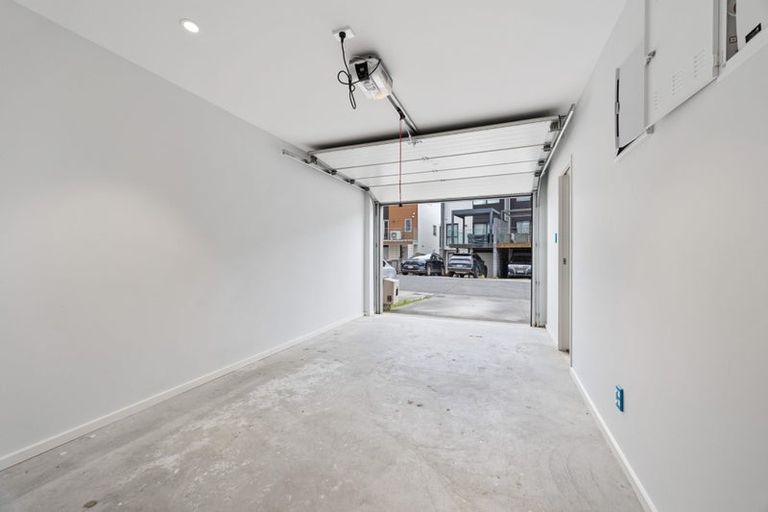 Photo of property in 7 Meritage Lane, Te Atatu South, Auckland, 0610